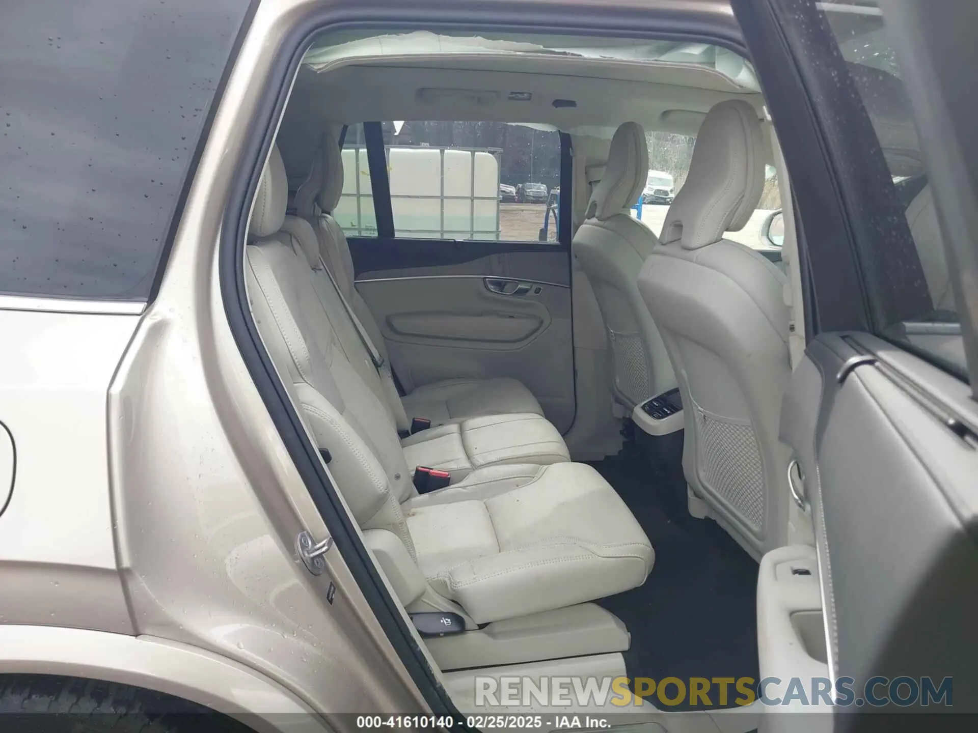 8 fotografías del automóvil dañado YV4062PF4R1208682 VOLVO XC90 2024