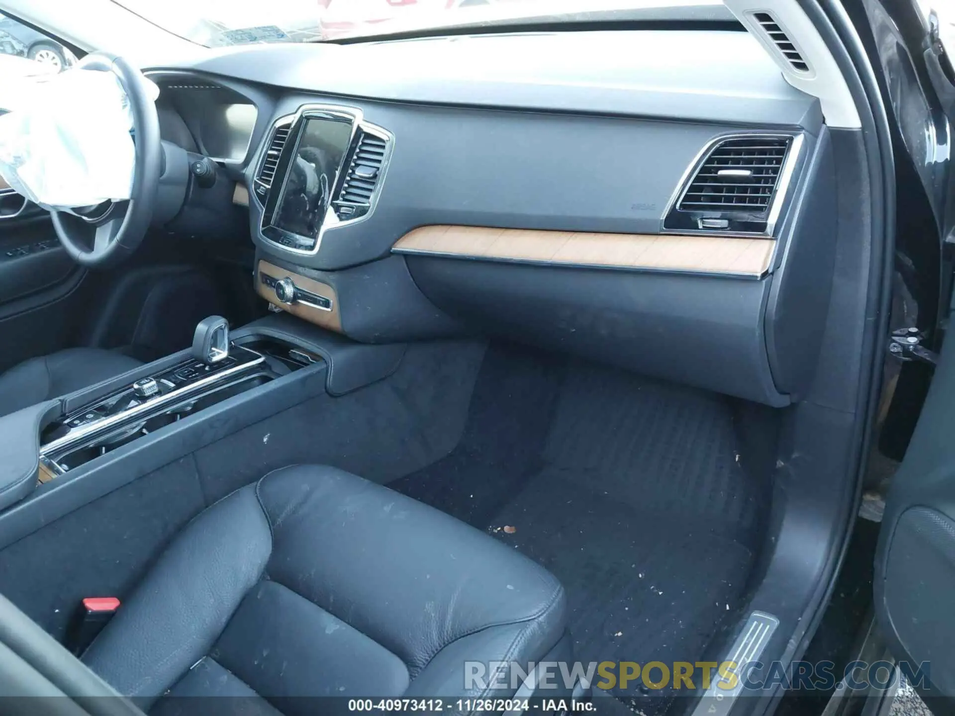 5 fotografías del automóvil dañado YV4L12PE4R1209107 VOLVO XC90 2024