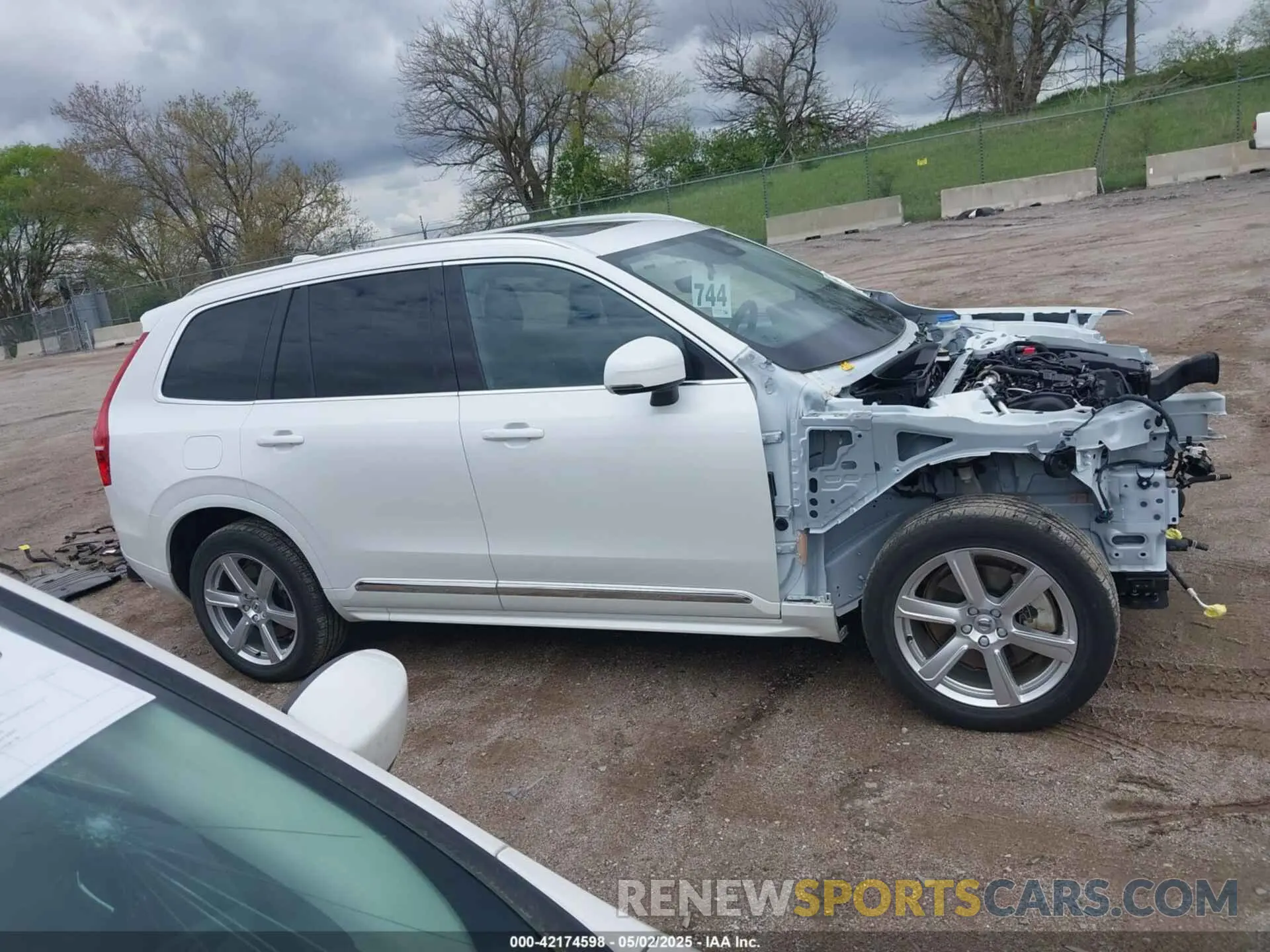 14 fotografías del automóvil dañado YV4L12PK2R1195584 VOLVO XC90 2024