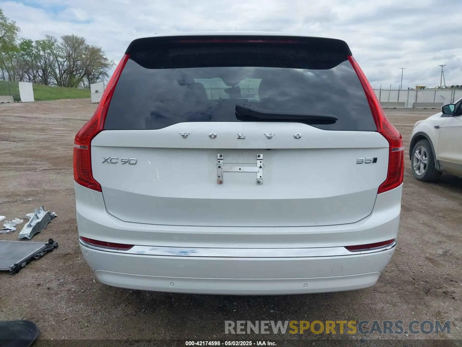 17 fotografías del automóvil dañado YV4L12PK2R1195584 VOLVO XC90 2024
