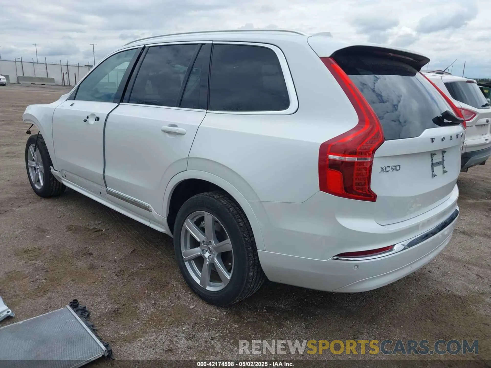 3 fotografías del automóvil dañado YV4L12PK2R1195584 VOLVO XC90 2024