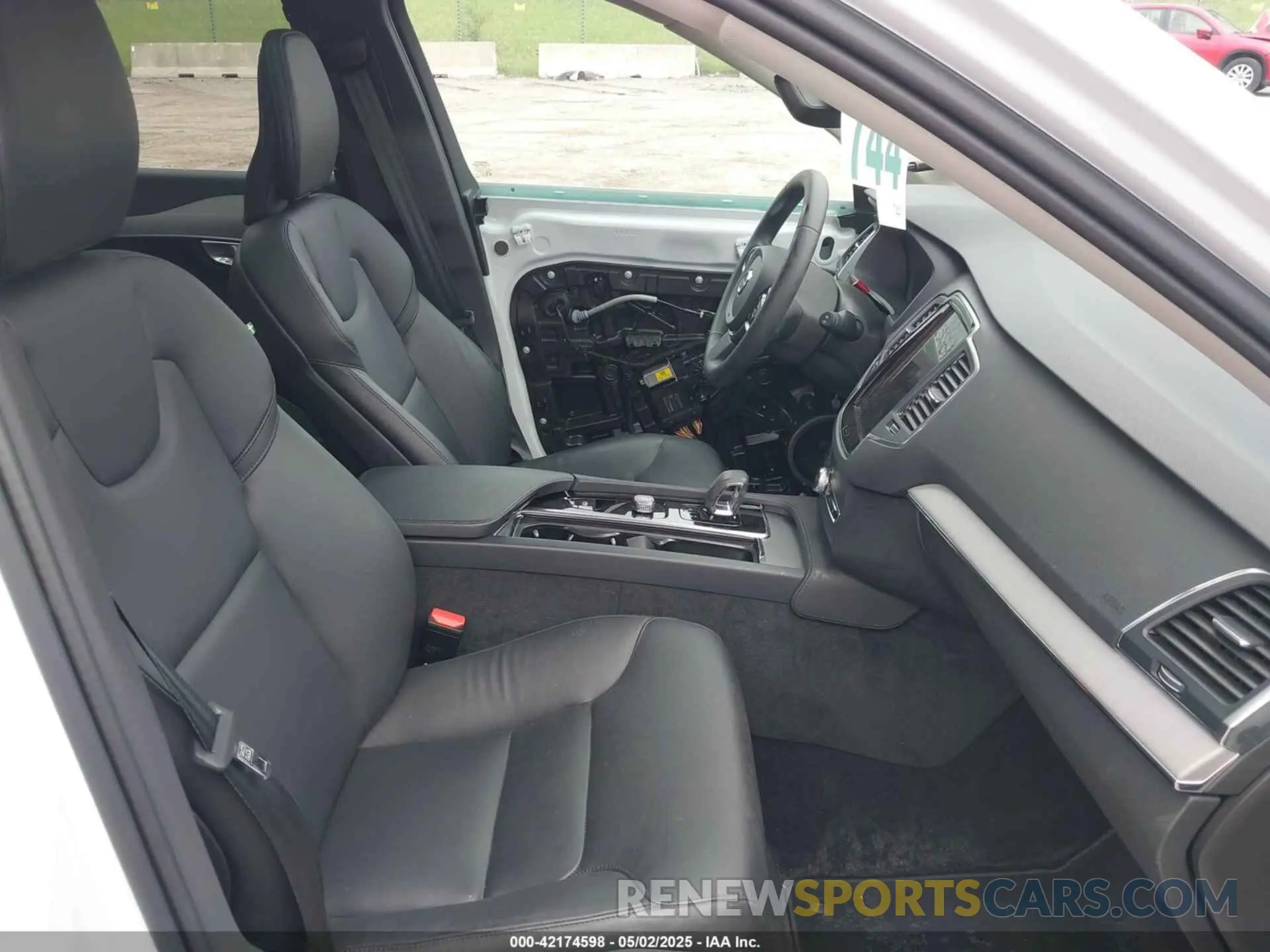 5 fotografías del automóvil dañado YV4L12PK2R1195584 VOLVO XC90 2024