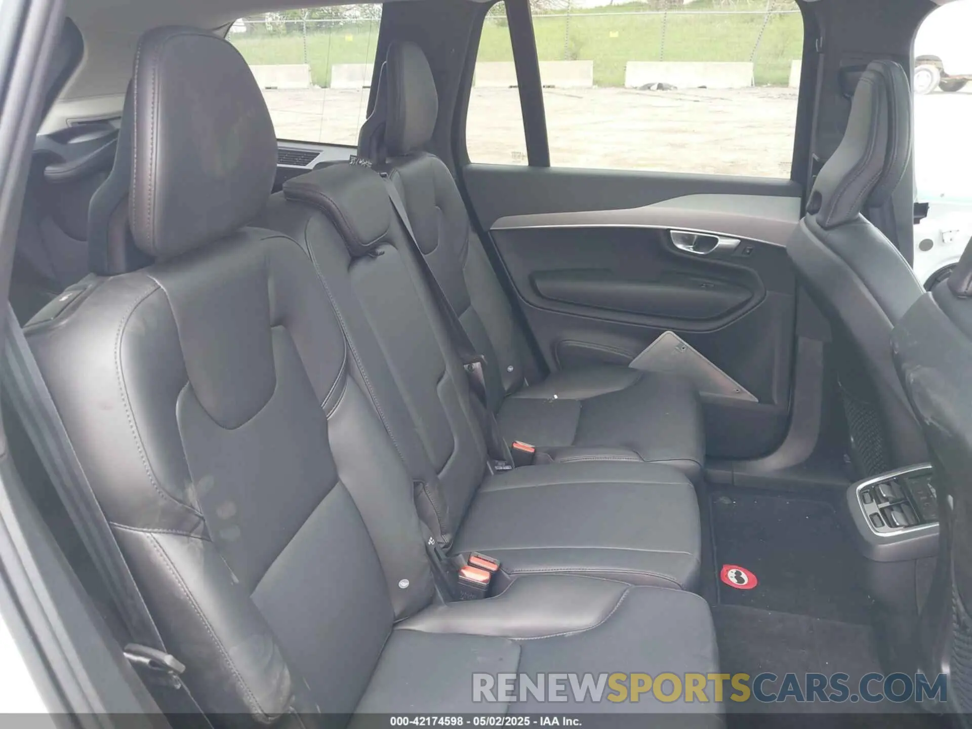 8 fotografías del automóvil dañado YV4L12PK2R1195584 VOLVO XC90 2024