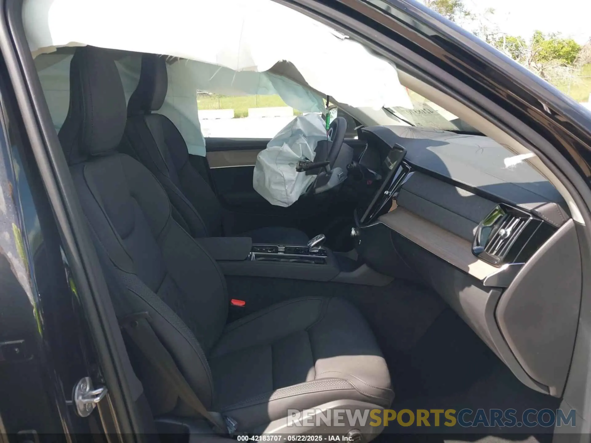 5 fotografías del automóvil dañado YV4062JB6S1373774 VOLVO XC90 2025