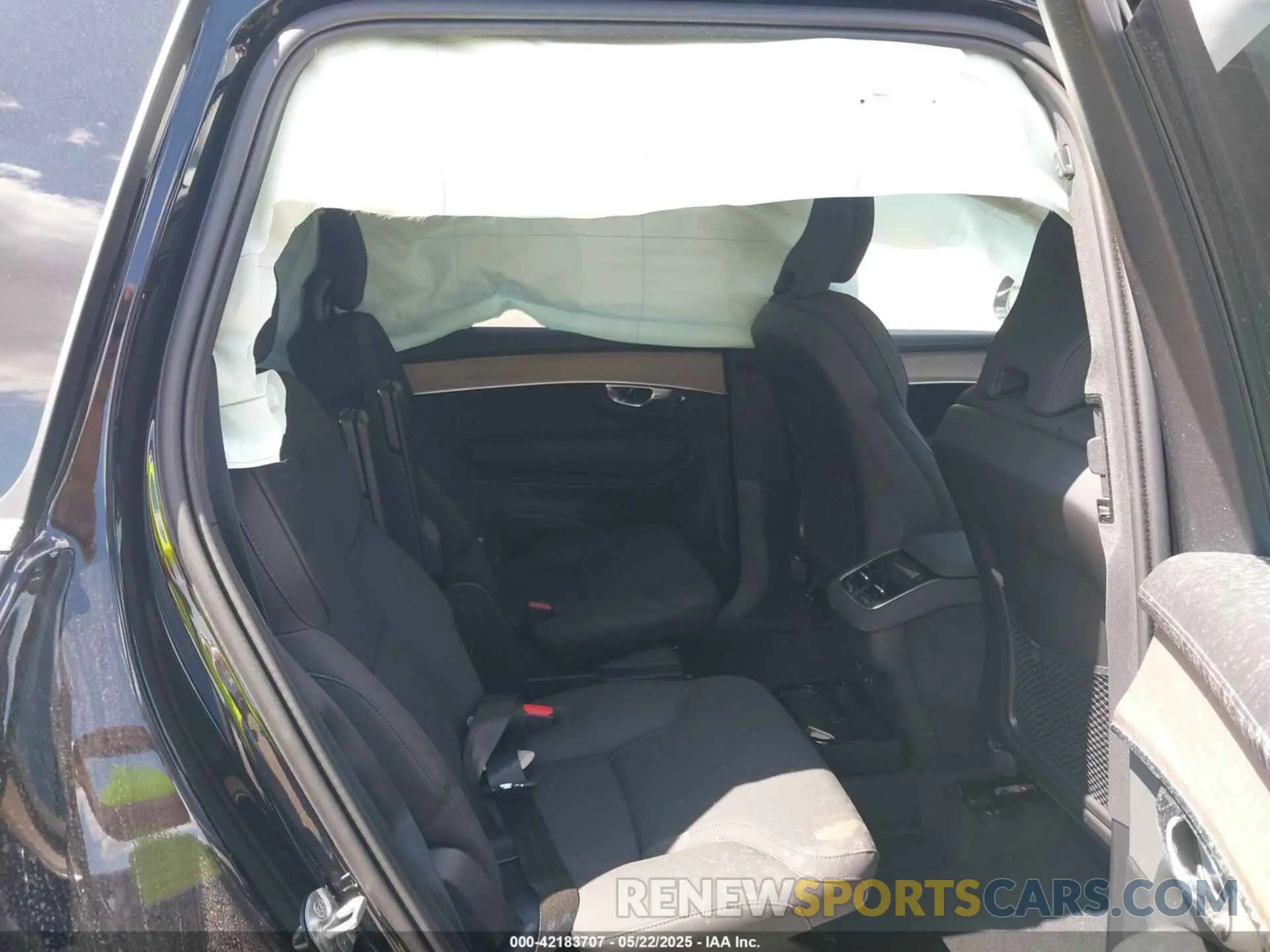 8 fotografías del automóvil dañado YV4062JB6S1373774 VOLVO XC90 2025