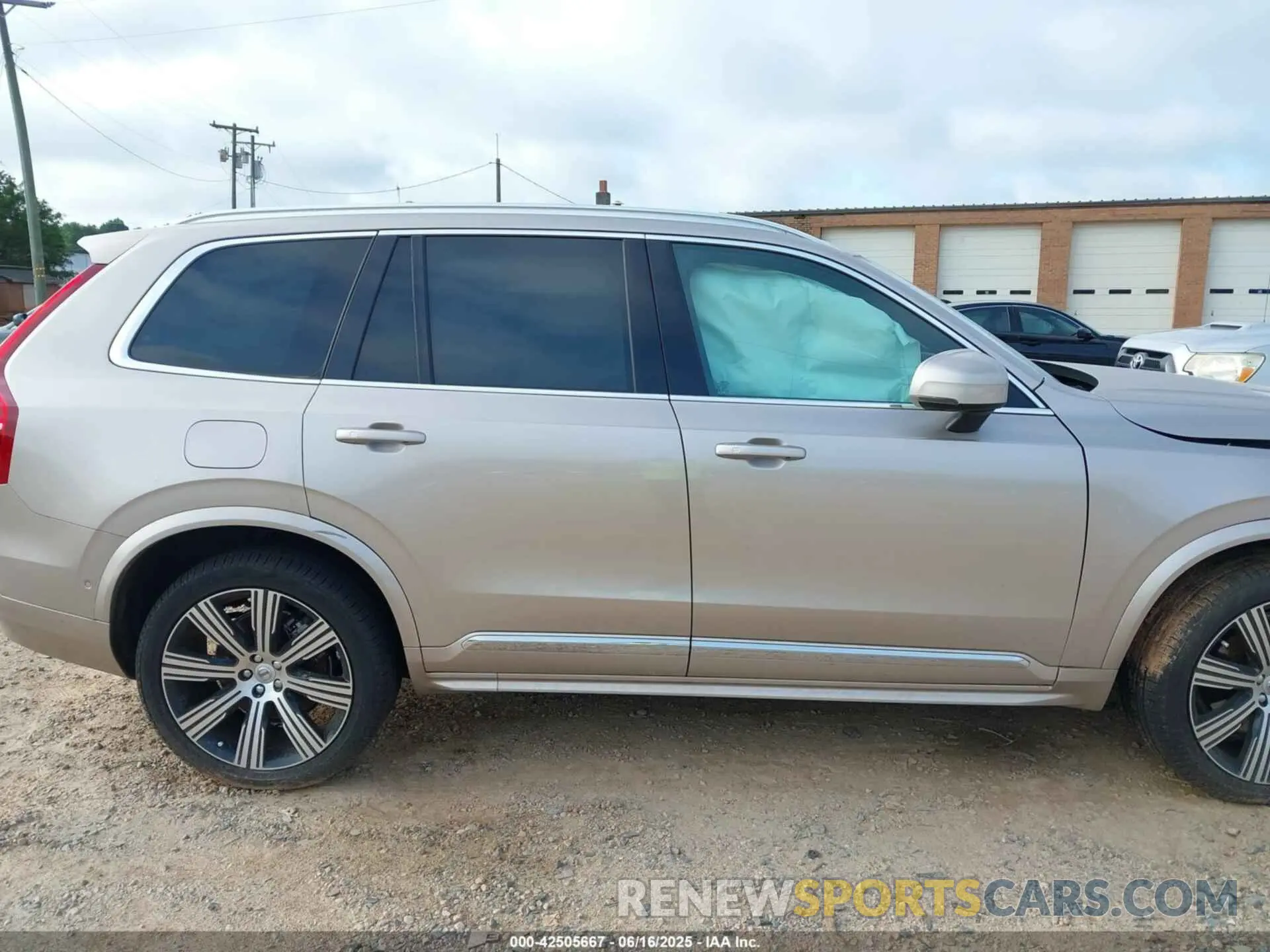 13 fotografías del automóvil dañado YV4062PE0S1299396 VOLVO XC90 2025