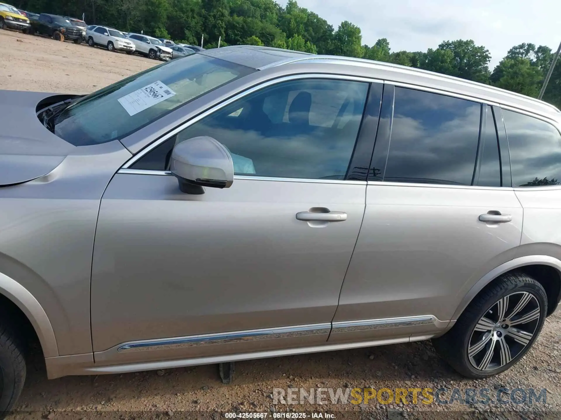 14 fotografías del automóvil dañado YV4062PE0S1299396 VOLVO XC90 2025