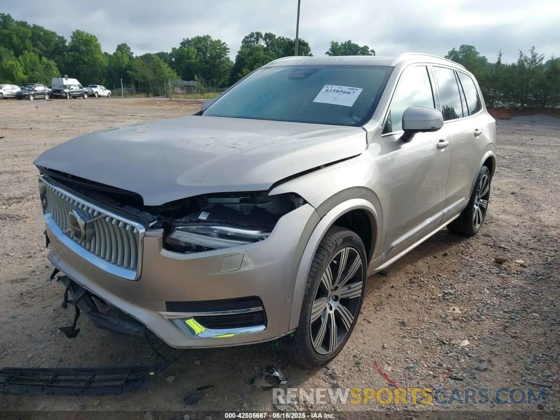 2 fotografías del automóvil dañado YV4062PE0S1299396 VOLVO XC90 2025