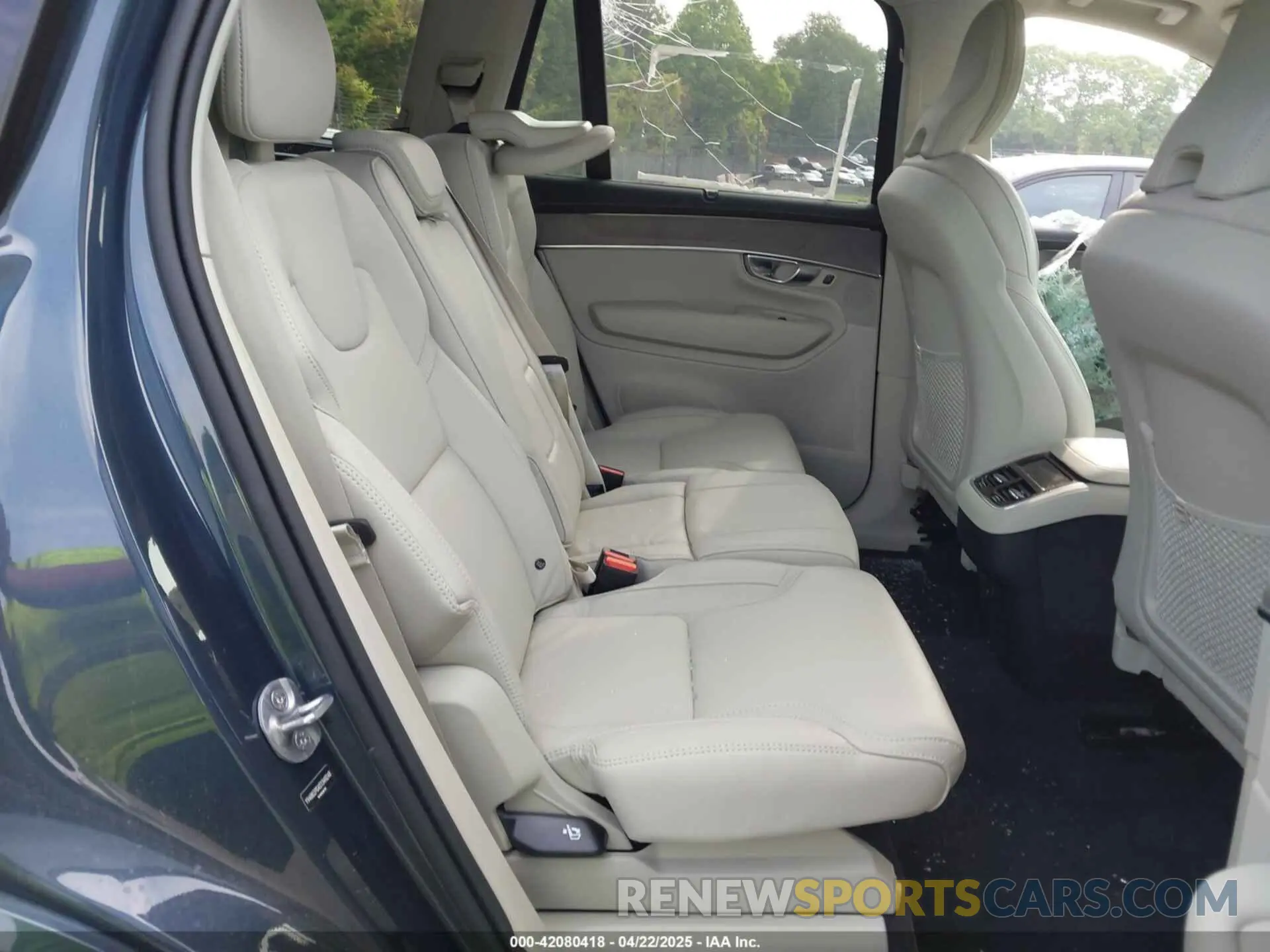 8 fotografías del automóvil dañado YV4062PG4S1349248 VOLVO XC90 2025