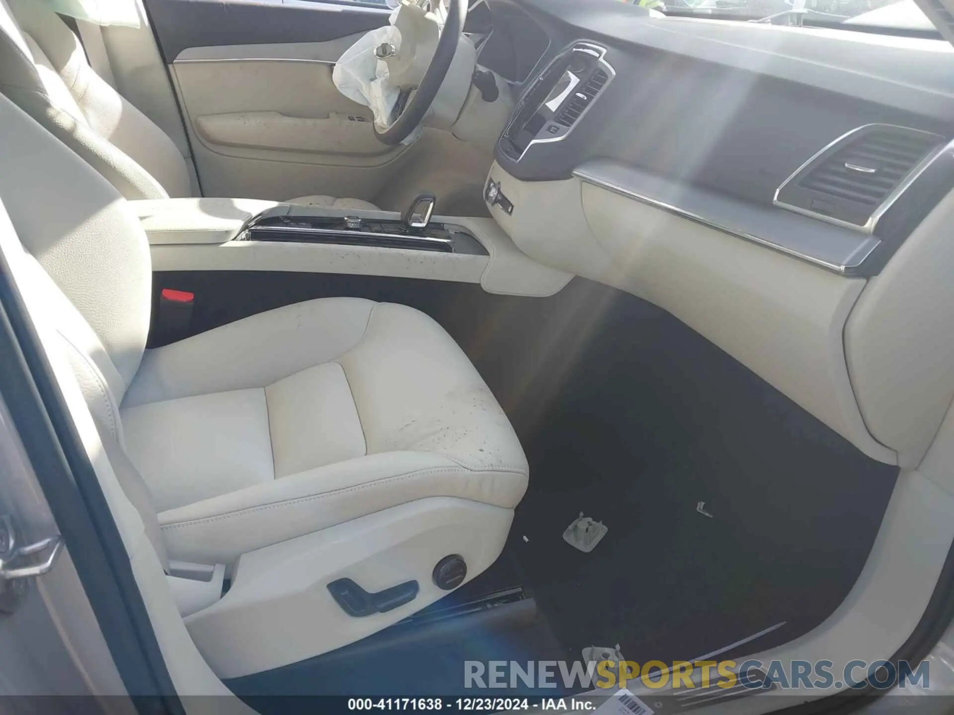 5 fotografías del automóvil dañado YV4M12PJ9S1306097 VOLVO XC90 2025