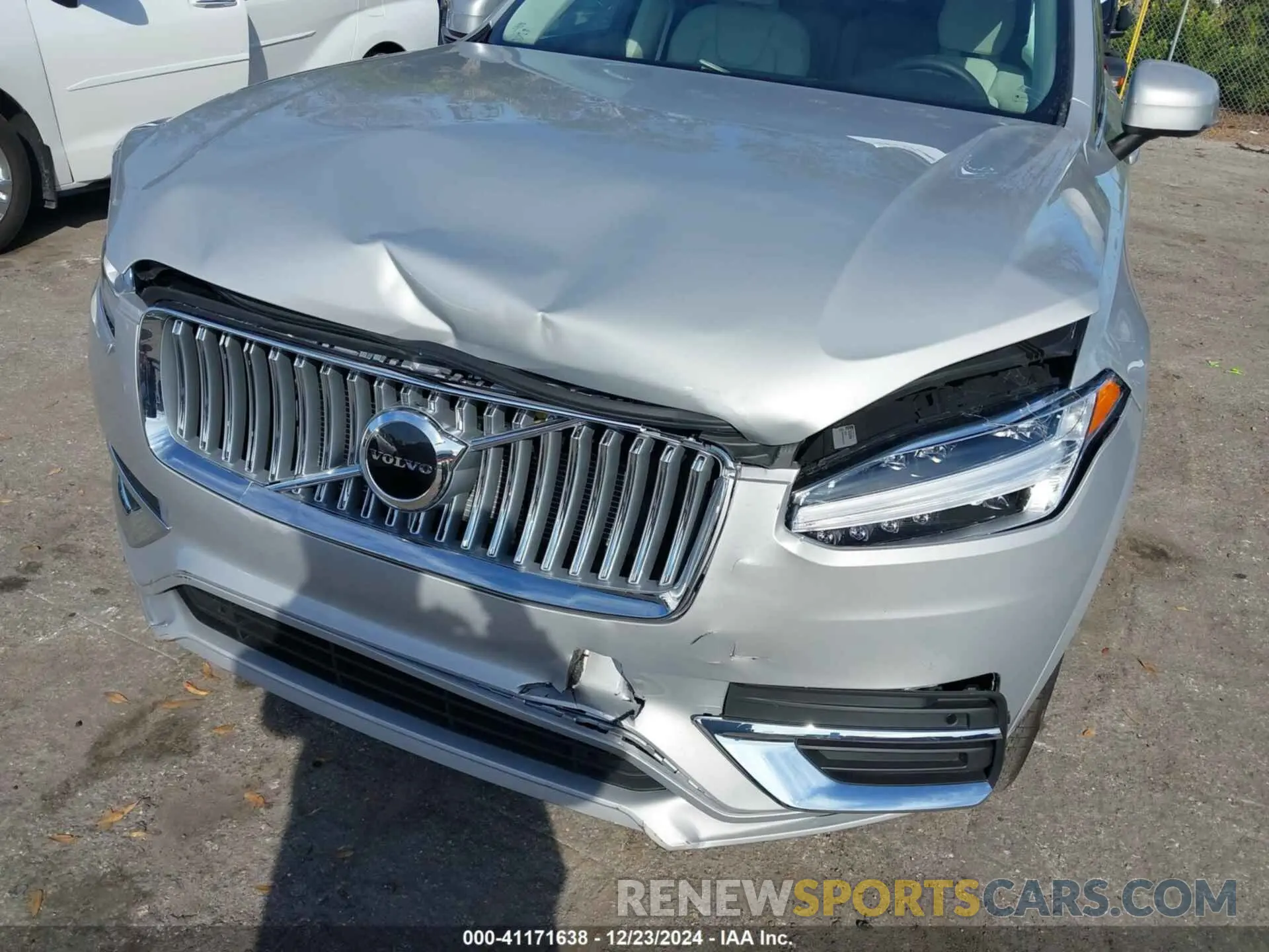 6 fotografías del automóvil dañado YV4M12PJ9S1306097 VOLVO XC90 2025