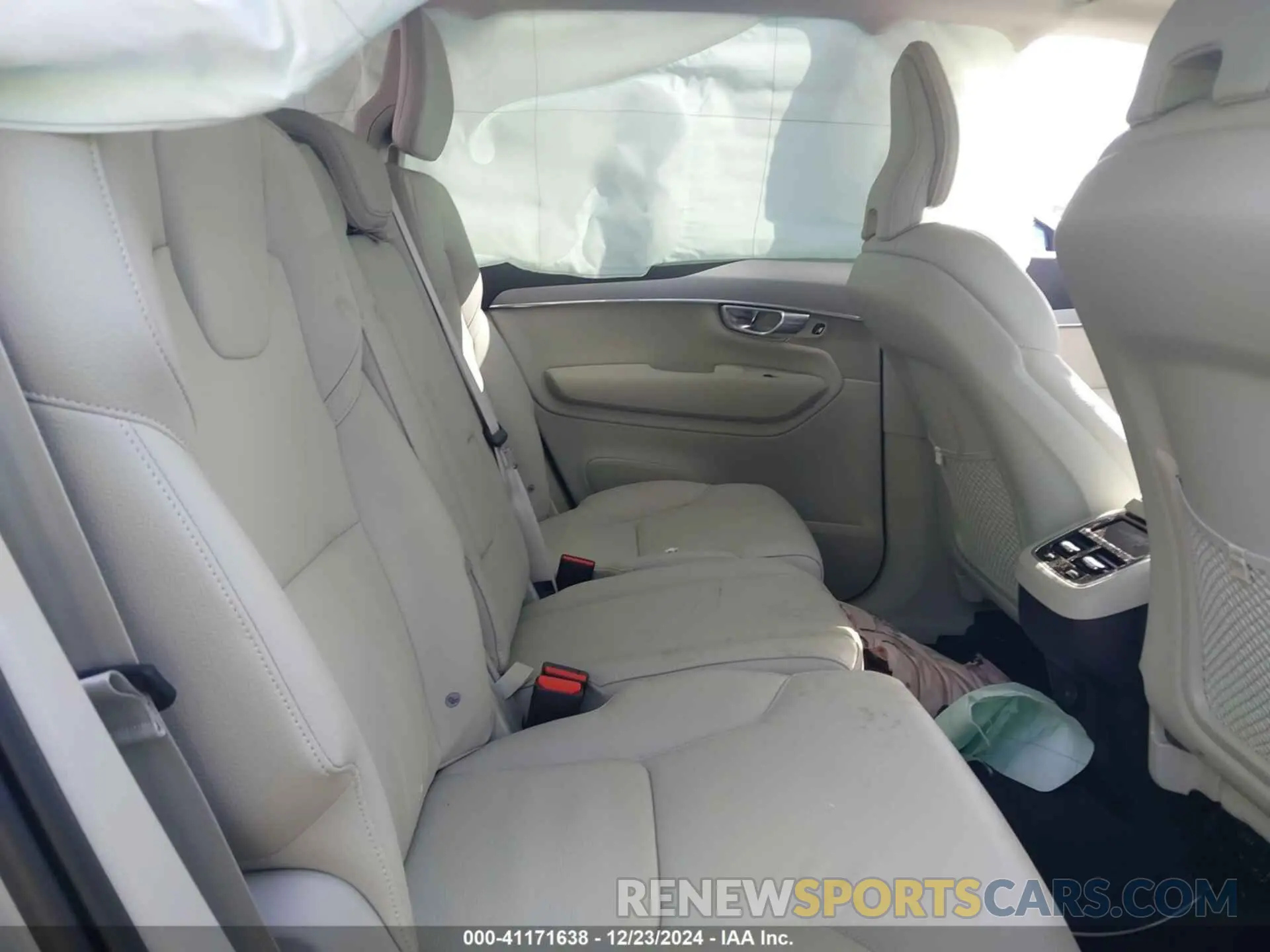 8 fotografías del automóvil dañado YV4M12PJ9S1306097 VOLVO XC90 2025