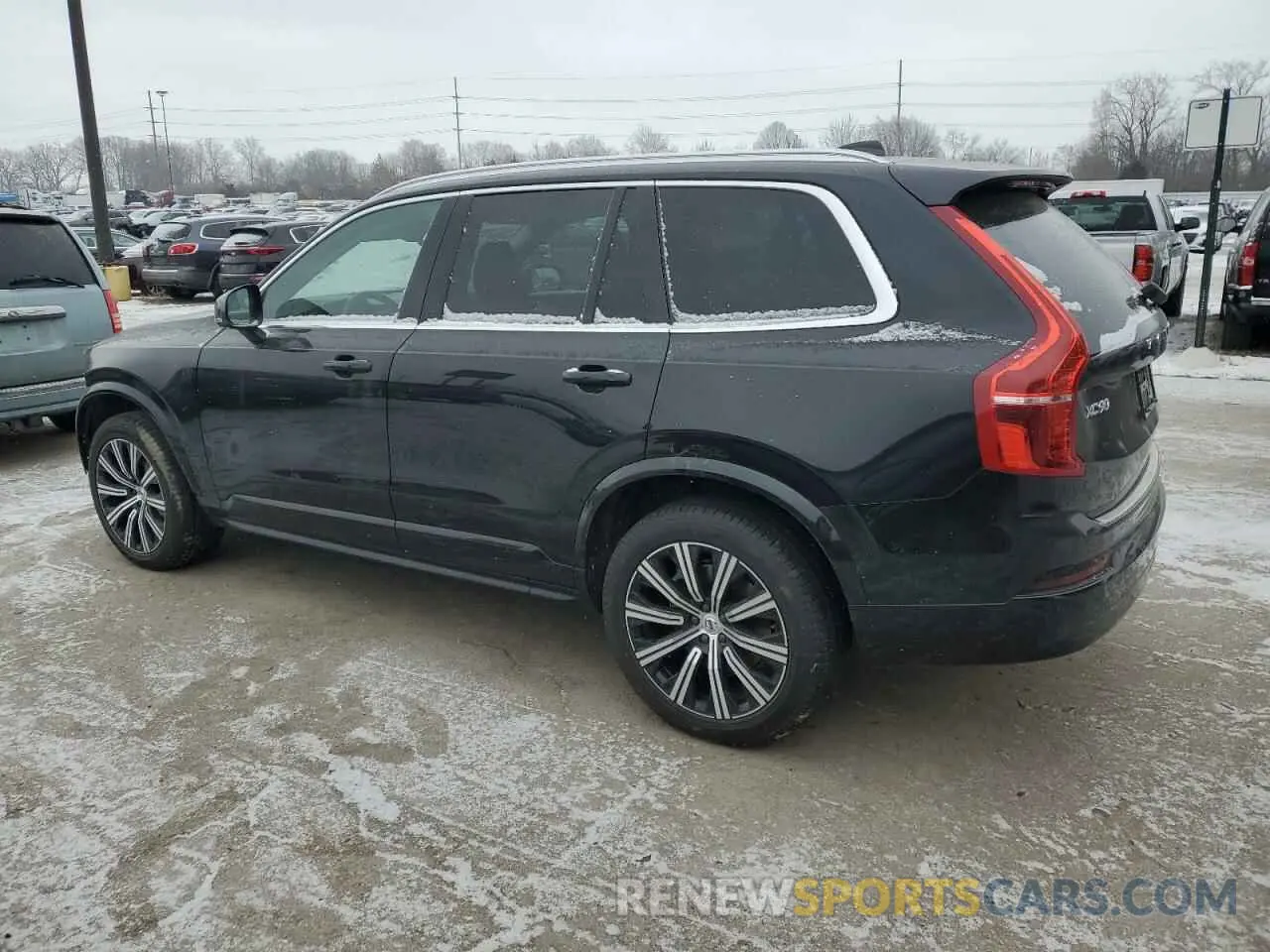 2 fotografías del automóvil dañado YV4062PV6P1986857 VOLVO XC90 CORE 2023
