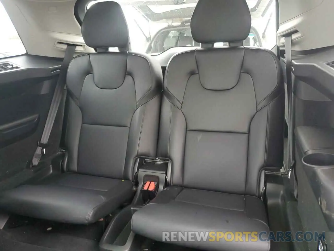 10 fotografías del automóvil dañado YV4L12PV1P1964762 VOLVO XC90 CORE 2023