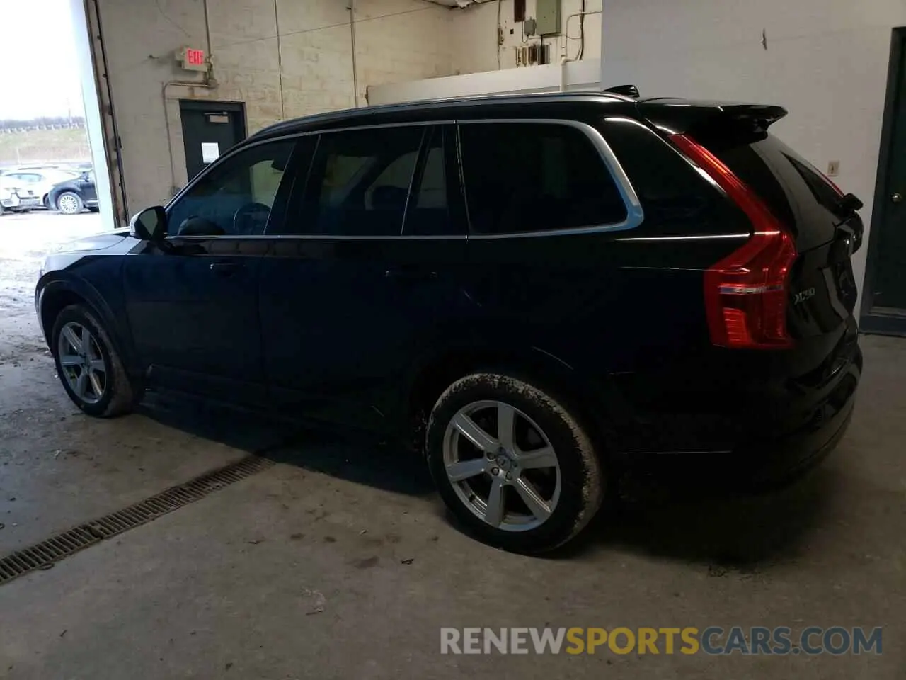 2 fotografías del automóvil dañado YV4L12PV3P1933044 VOLVO XC90 CORE 2023