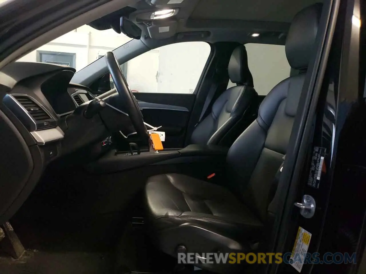 7 fotografías del automóvil dañado YV4L12PV3P1933044 VOLVO XC90 CORE 2023