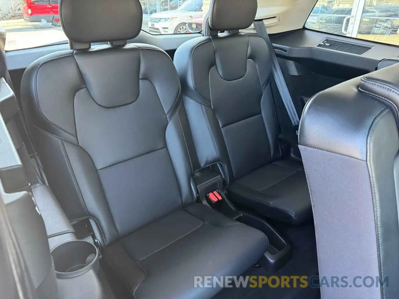 10 fotografías del automóvil dañado YV4L12PVXP1904480 VOLVO XC90 CORE 2023