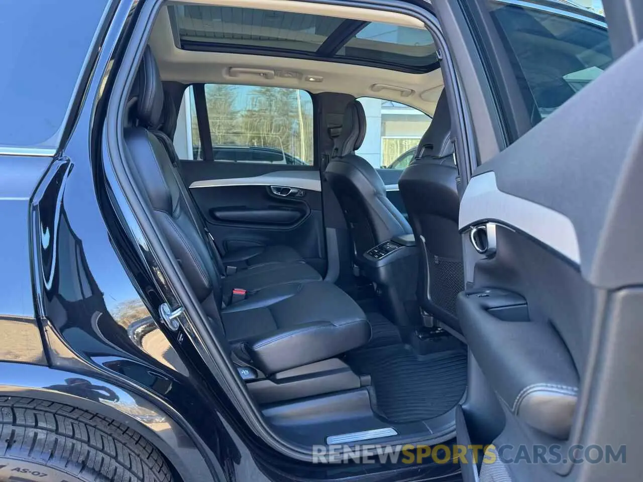 6 fotografías del automóvil dañado YV4L12PVXP1904480 VOLVO XC90 CORE 2023
