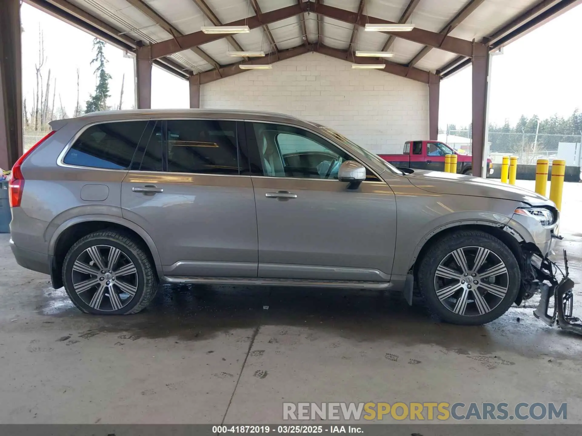 13 fotografías del automóvil dañado YV4BR00L4L1559782 VOLVO XC90 HYBRID 2020