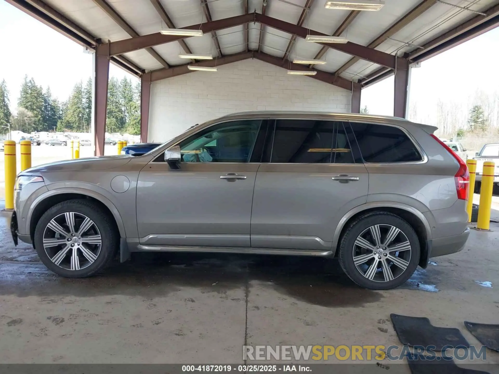 14 fotografías del automóvil dañado YV4BR00L4L1559782 VOLVO XC90 HYBRID 2020