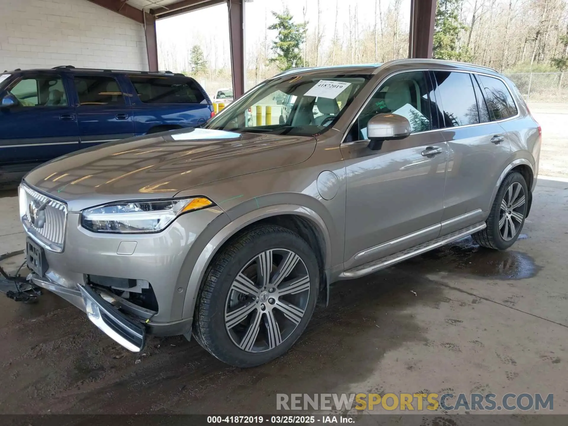2 fotografías del automóvil dañado YV4BR00L4L1559782 VOLVO XC90 HYBRID 2020