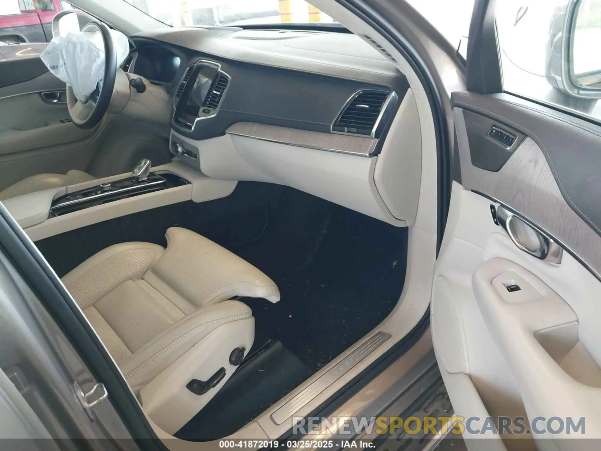 5 fotografías del automóvil dañado YV4BR00L4L1559782 VOLVO XC90 HYBRID 2020