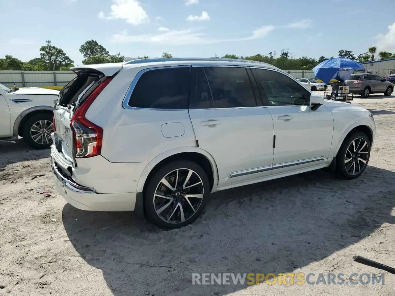 3 fotografías del automóvil dañado YV4062PN5P1978068 VOLVO XC90 PLUS 2023