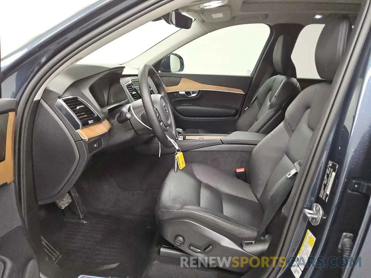 7 fotografías del automóvil dañado YV4062JE9R1202103 VOLVO XC90 PLUS 2024
