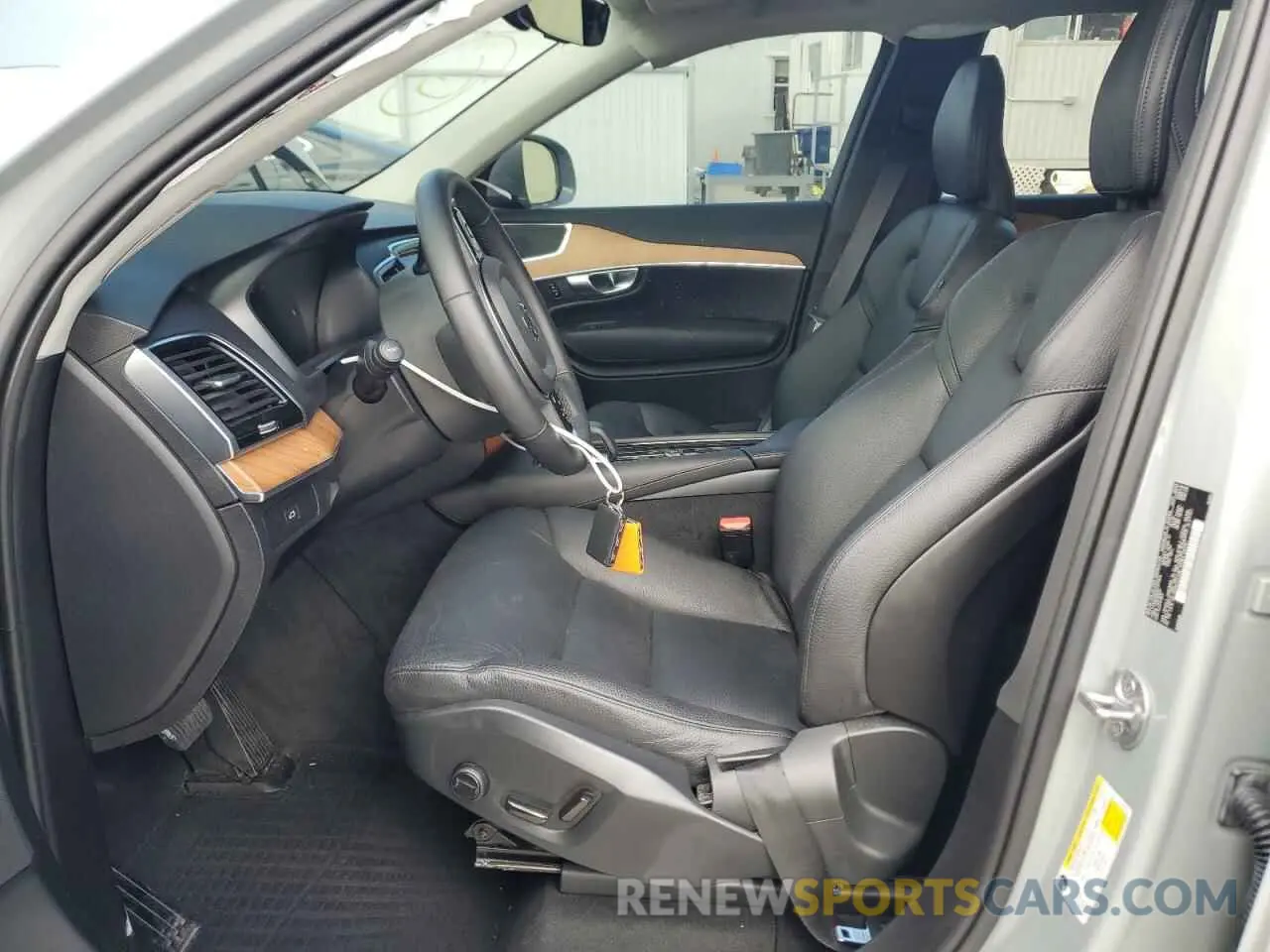7 fotografías del automóvil dañado YV4062PE0R1177079 VOLVO XC90 PLUS 2024
