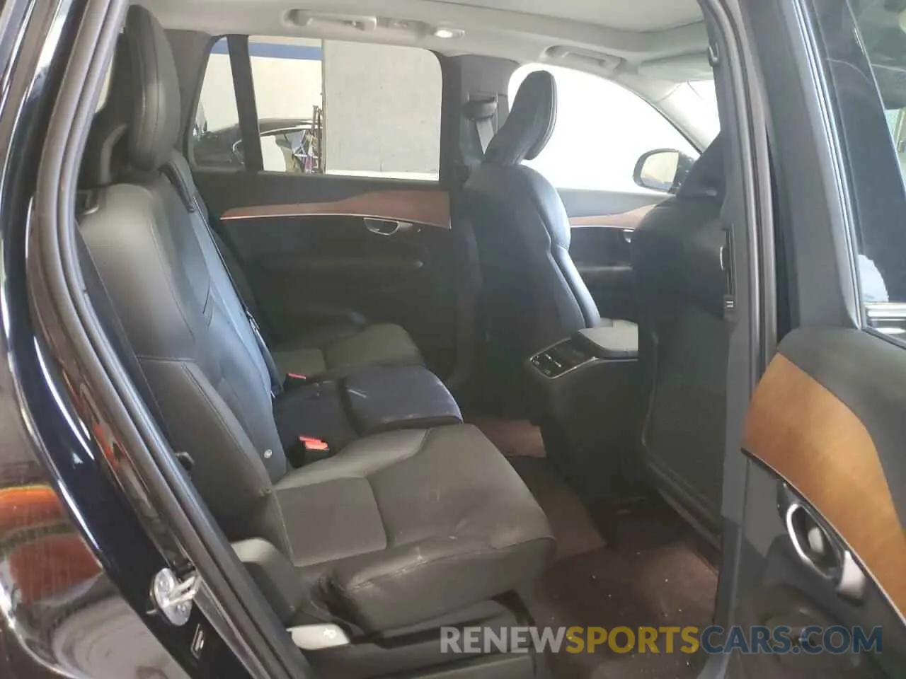 11 fotografías del automóvil dañado YV4062PE1R1181724 VOLVO XC90 PLUS 2024