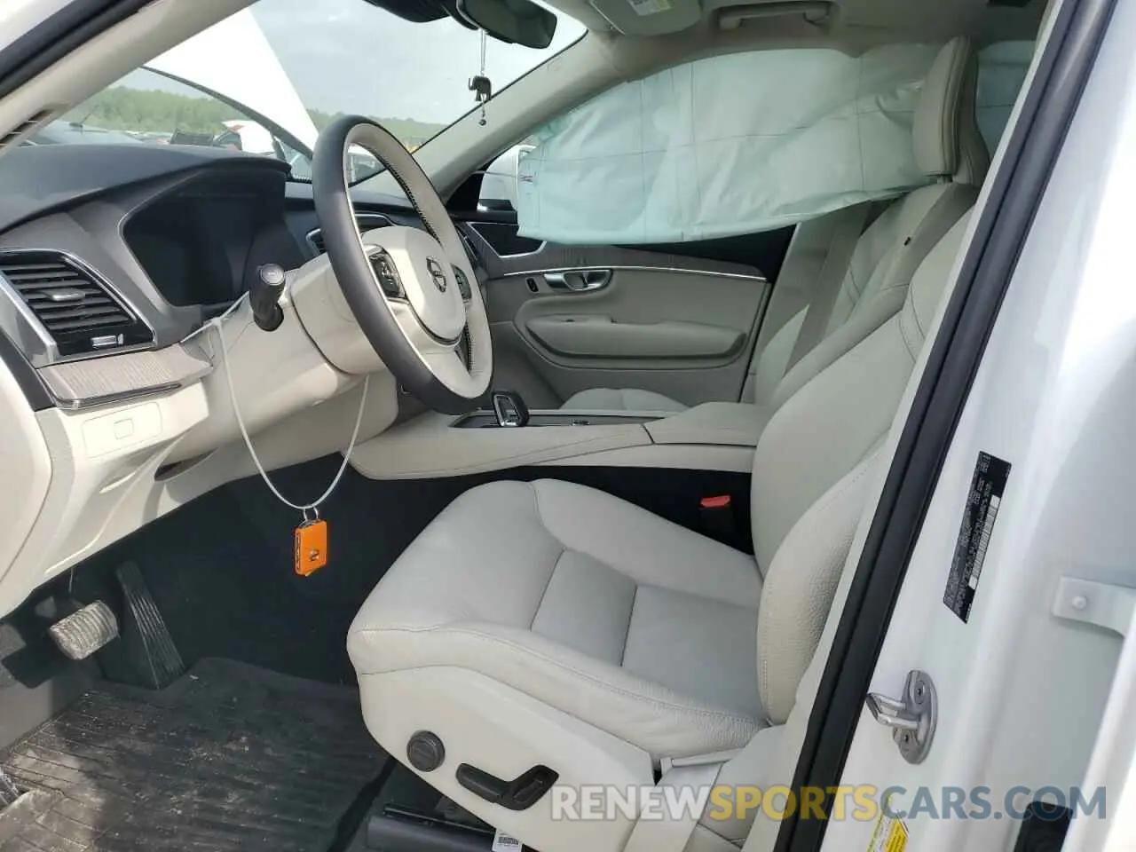 7 fotografías del automóvil dañado YV4062PE8R1164676 VOLVO XC90 PLUS 2024