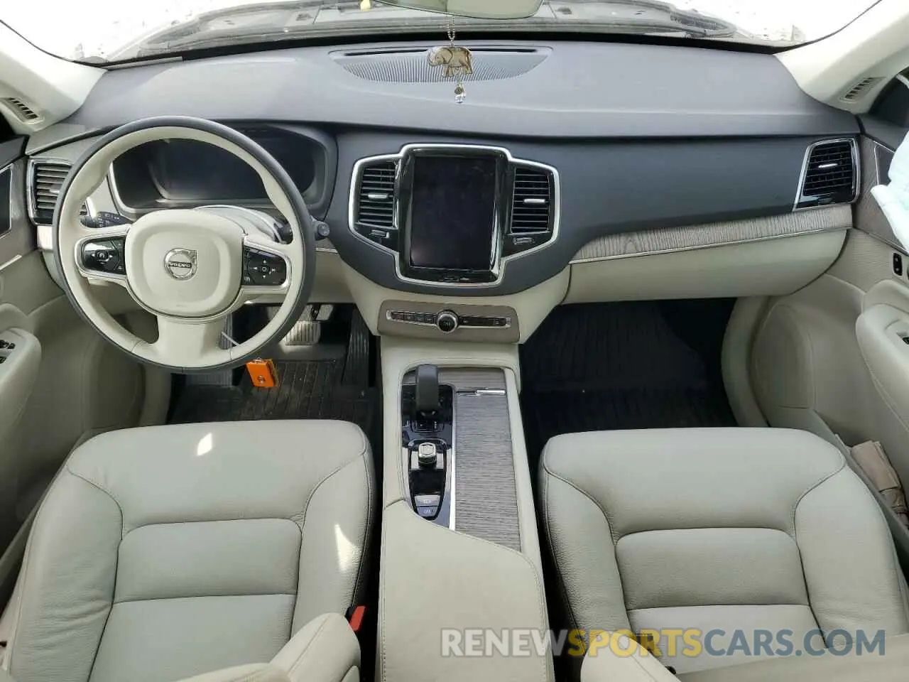 8 fotografías del automóvil dañado YV4062PE8R1164676 VOLVO XC90 PLUS 2024