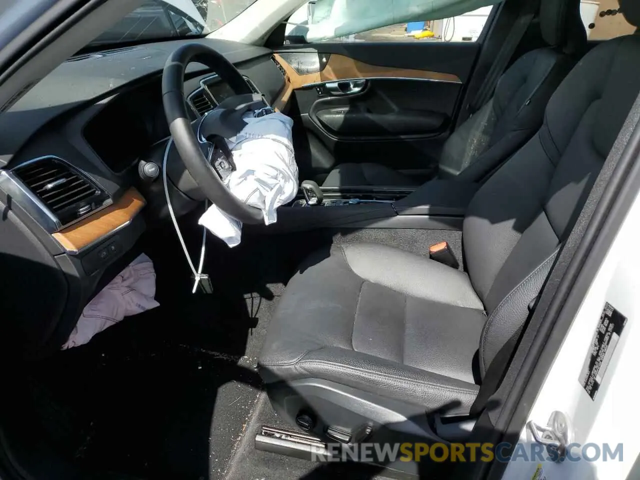 7 fotografías del automóvil dañado YV4H60CE0R1258659 VOLVO XC90 PLUS 2024