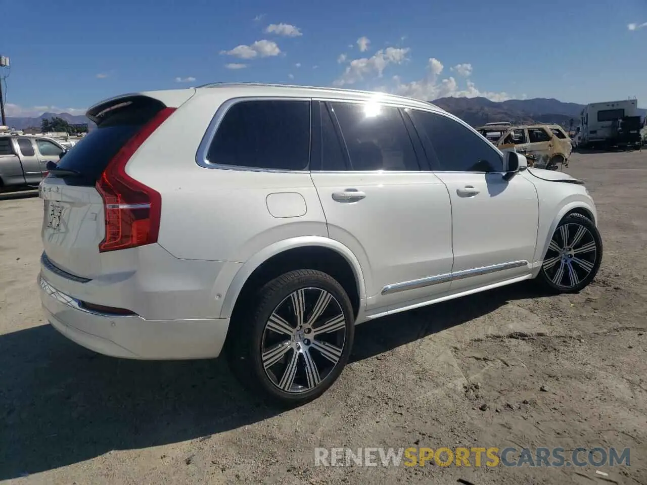 3 fotografías del automóvil dañado YV4H60CE7R1228591 VOLVO XC90 PLUS 2024
