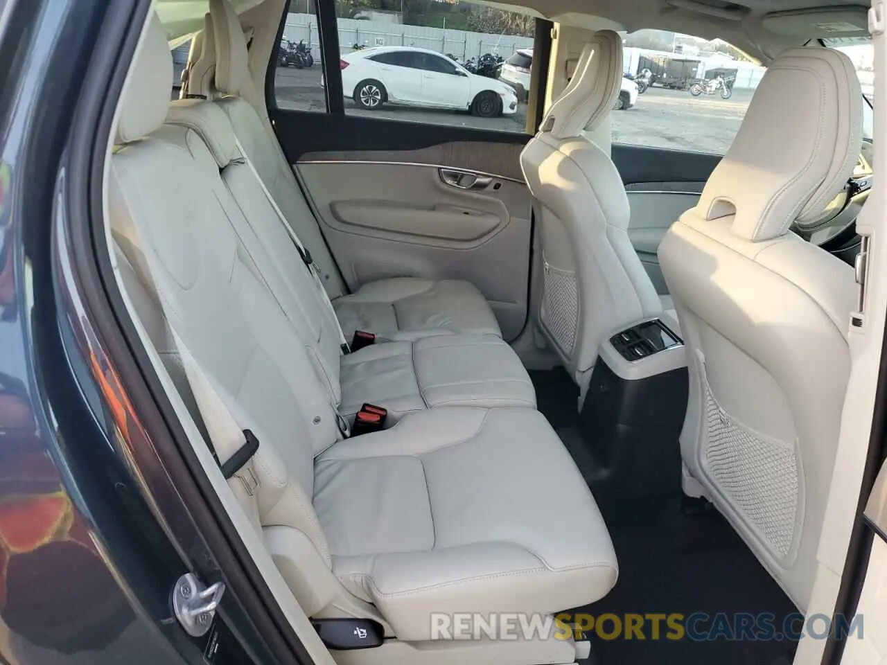 11 fotografías del automóvil dañado YV4H60CE9R1166515 VOLVO XC90 PLUS 2024