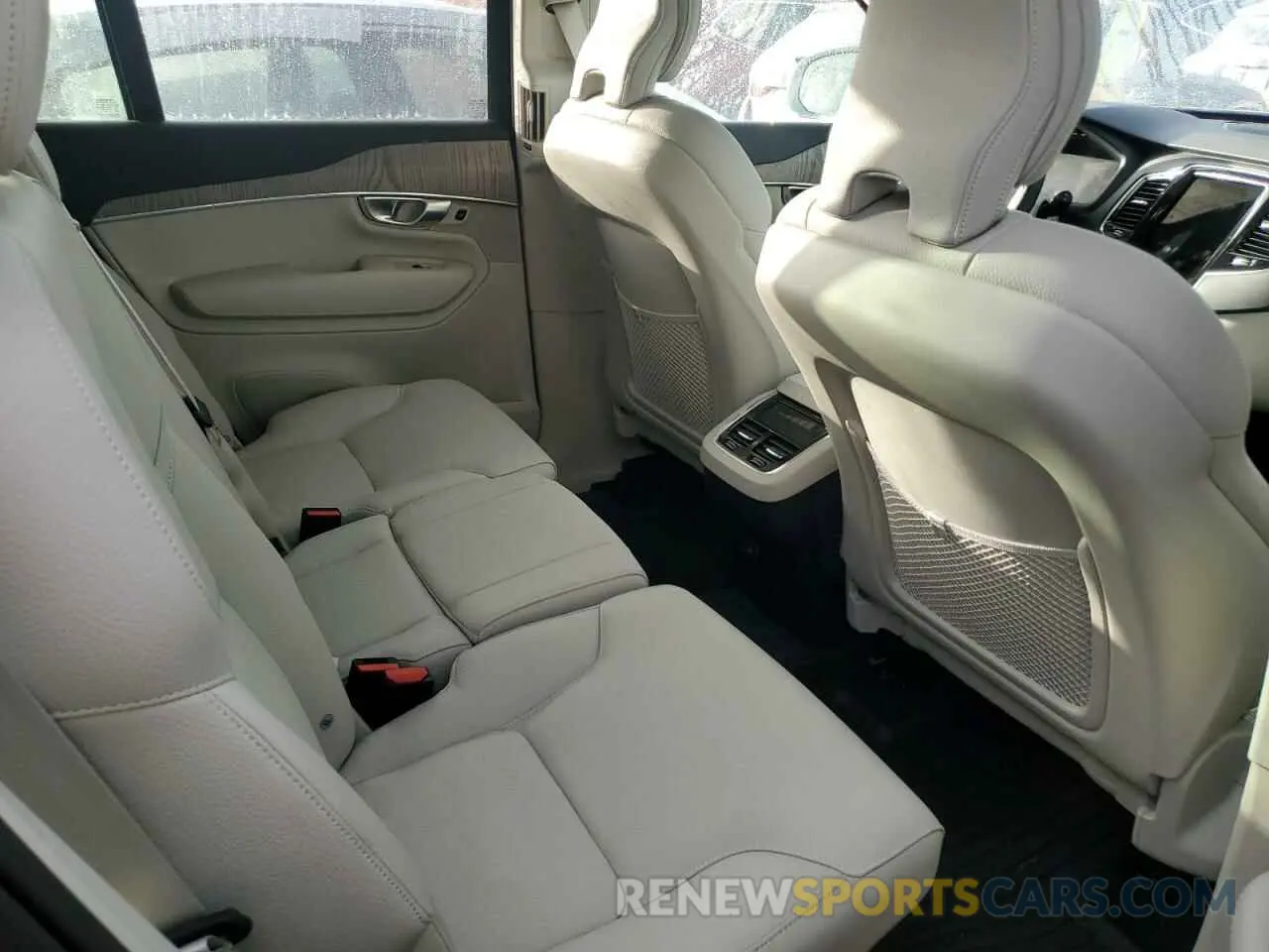 11 fotografías del automóvil dañado YV4L12PE0R1207631 VOLVO XC90 PLUS 2024