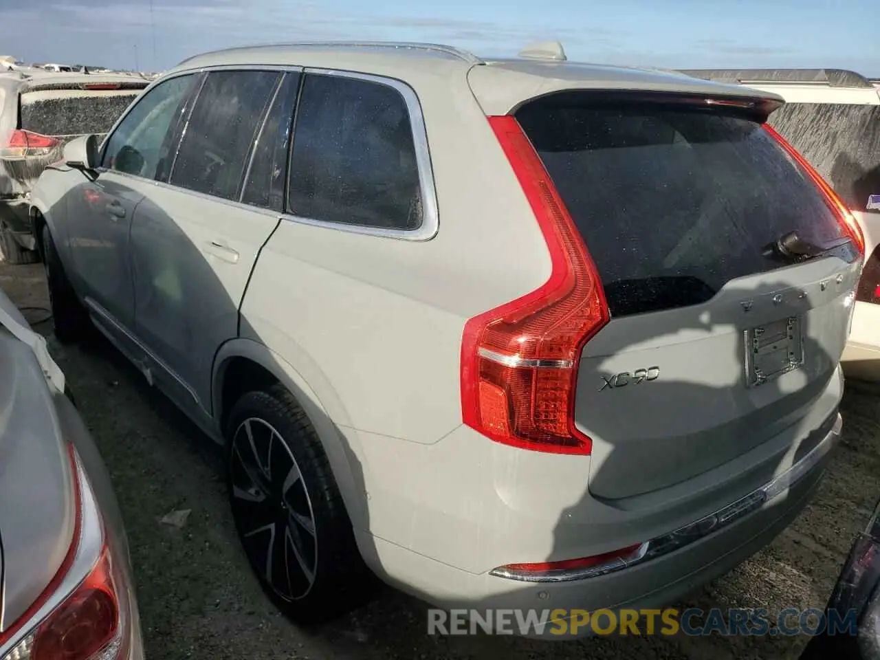 2 fotografías del automóvil dañado YV4L12PE0R1207631 VOLVO XC90 PLUS 2024