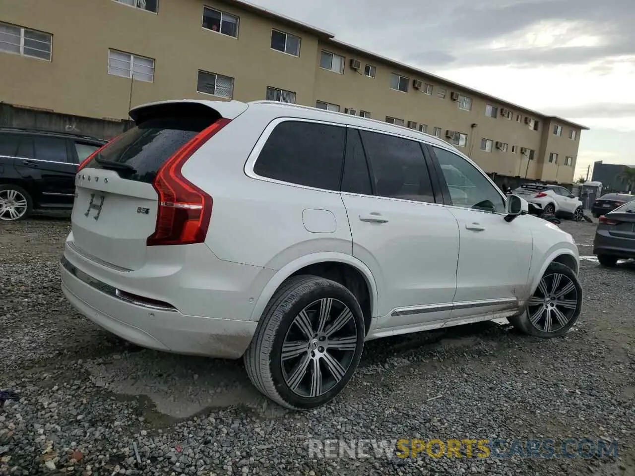 3 fotografías del automóvil dañado YV4L12PE0R1240466 VOLVO XC90 PLUS 2024