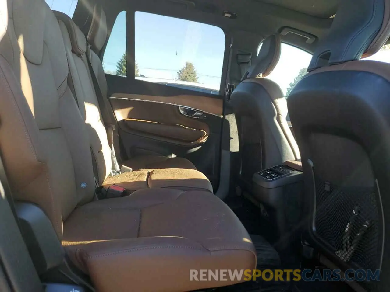 11 fotografías del automóvil dañado YV4L12PE2R1235477 VOLVO XC90 PLUS 2024