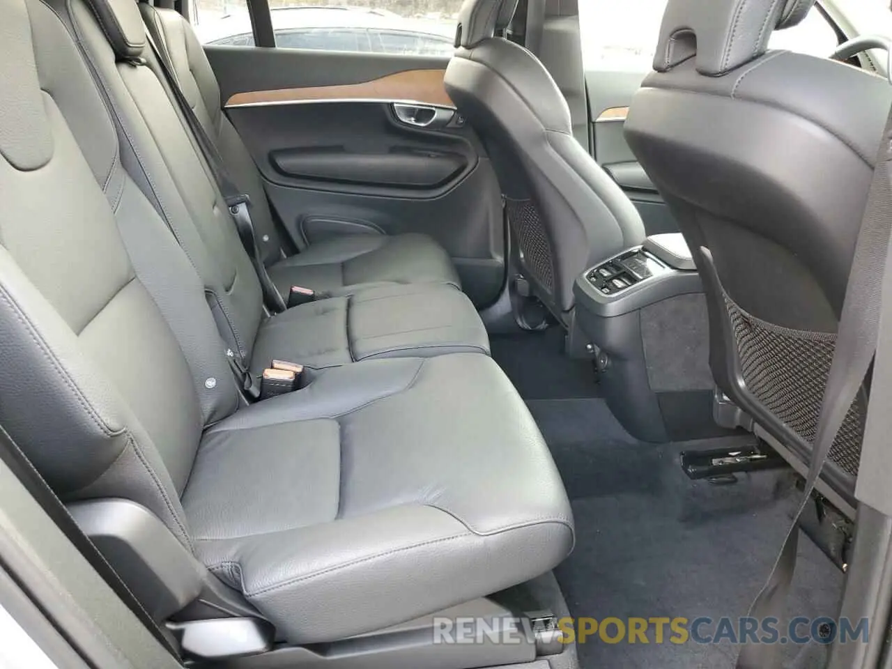 11 fotografías del automóvil dañado YV4L12PE8R1173048 VOLVO XC90 PLUS 2024