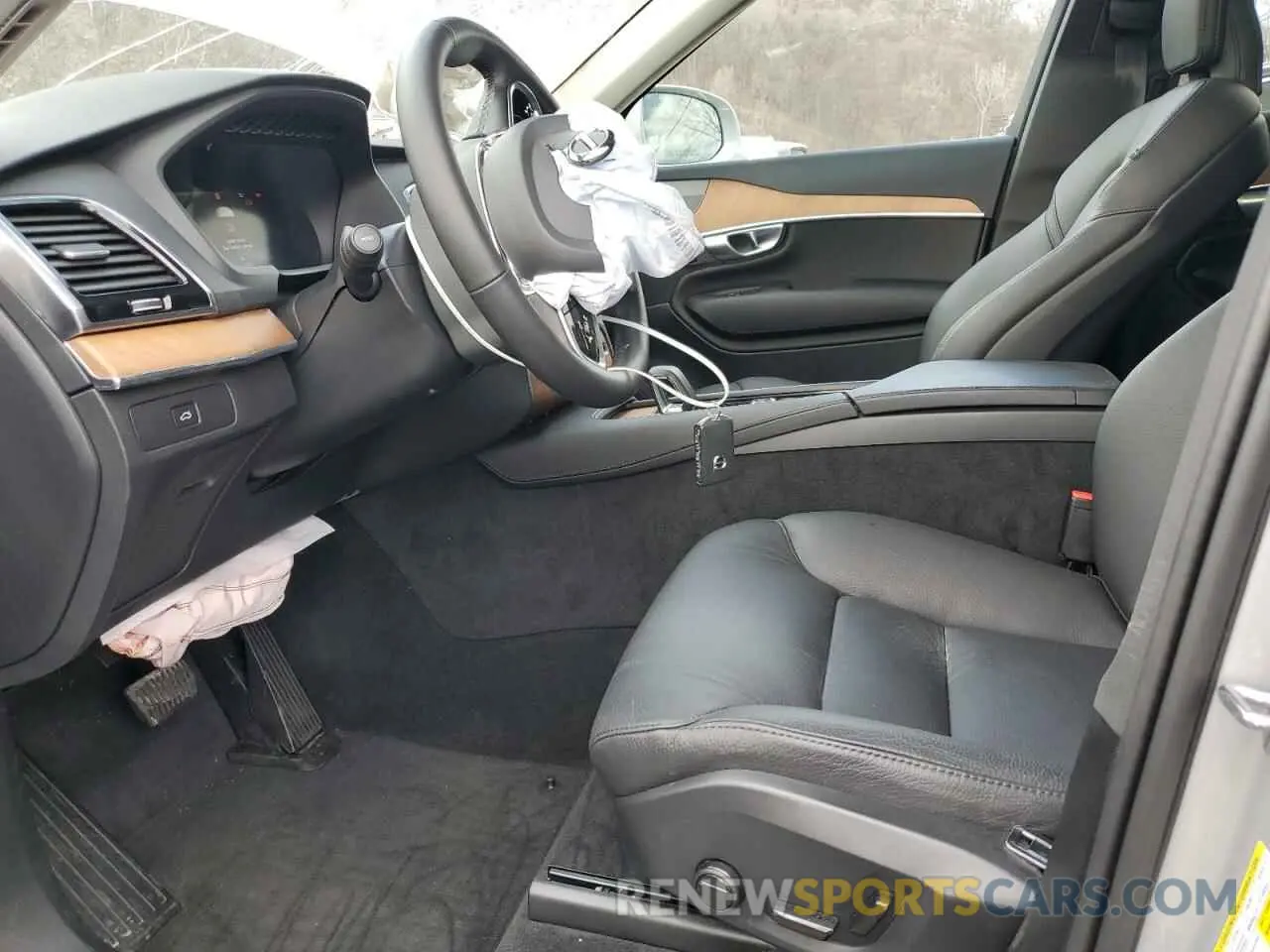 7 fotografías del automóvil dañado YV4L12PE8R1173048 VOLVO XC90 PLUS 2024