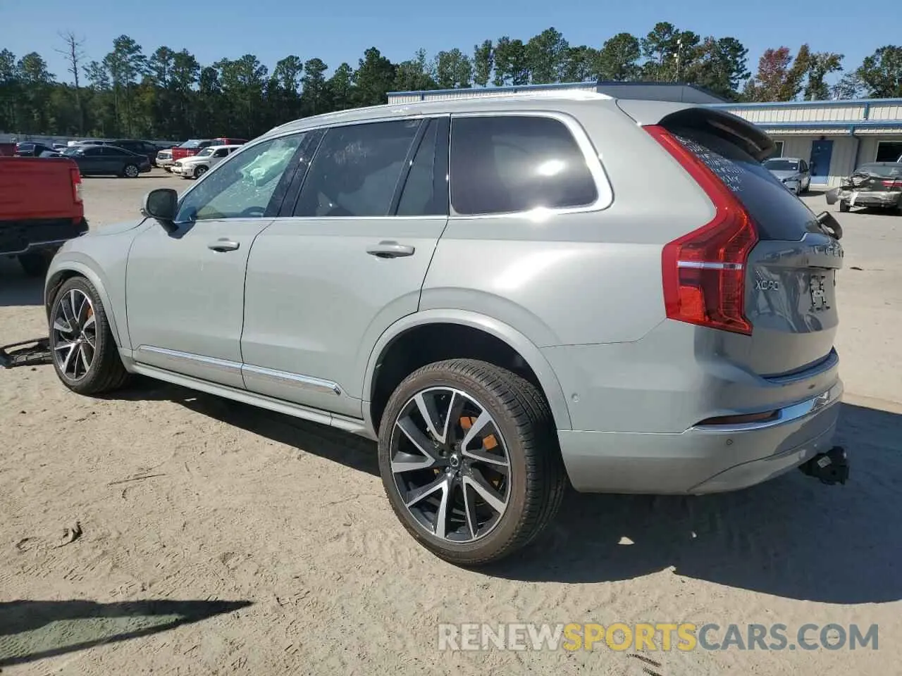 2 fotografías del automóvil dañado YV4L12PEXR1236571 VOLVO XC90 PLUS 2024