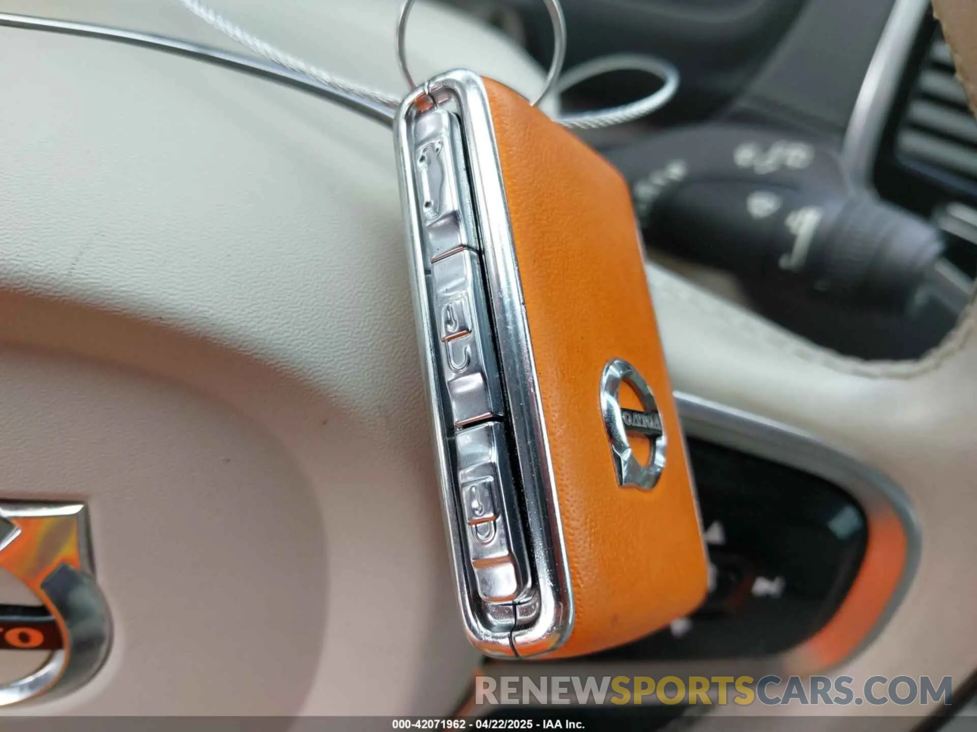11 fotografías del automóvil dañado YV4BR00L8M1680722 VOLVO XC90 RECHARGE PLUG-IN HYBRID 2021