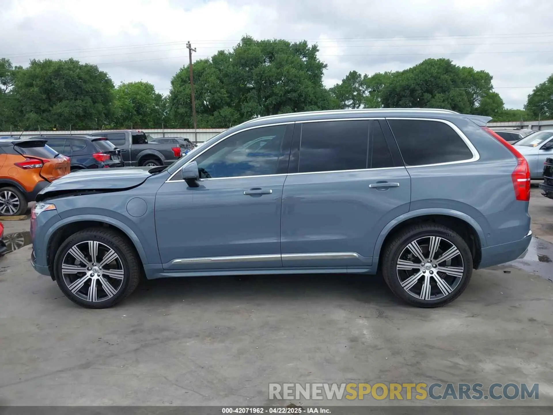15 fotografías del automóvil dañado YV4BR00L8M1680722 VOLVO XC90 RECHARGE PLUG-IN HYBRID 2021