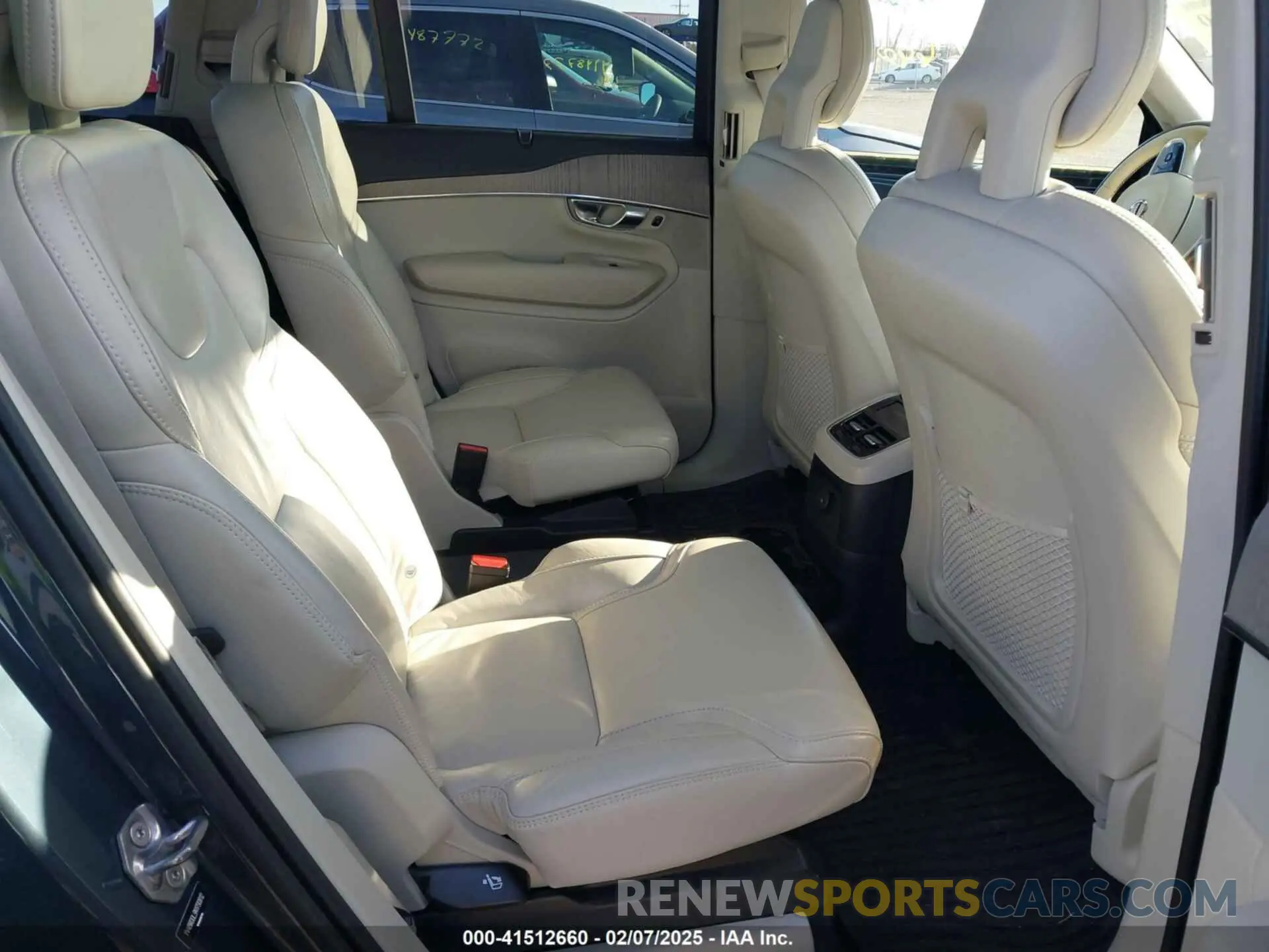 8 fotografías del automóvil dañado YV4BR00L9N1790812 VOLVO XC90 RECHARGE PLUG-IN HYBRID 2022