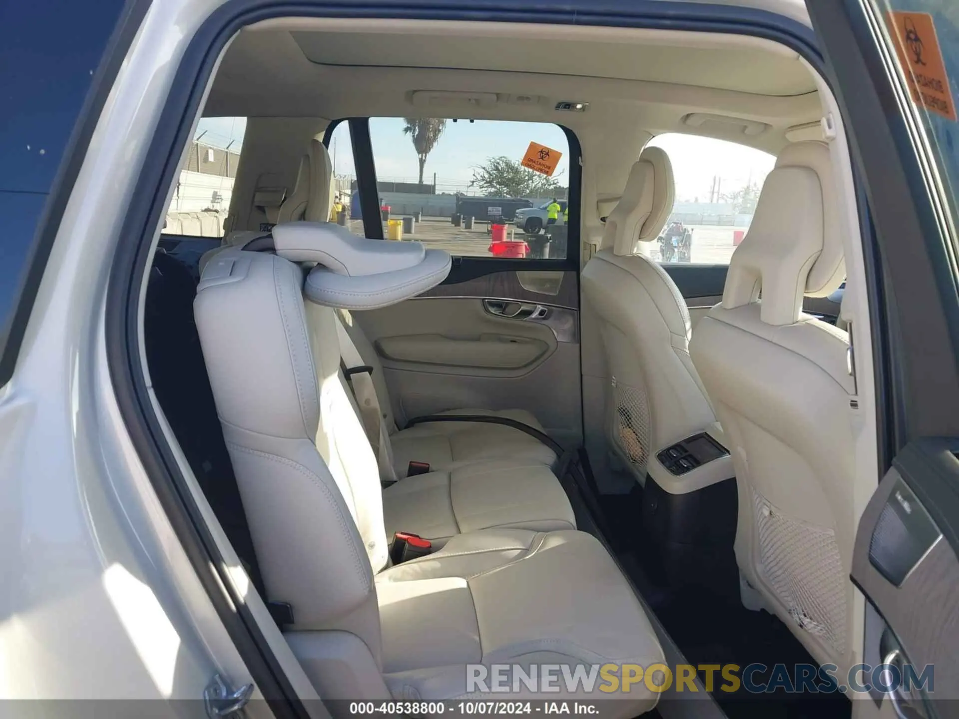 8 fotografías del automóvil dañado YV4BR0CL7N1814892 VOLVO XC90 RECHARGE PLUG-IN HYBRID 2022
