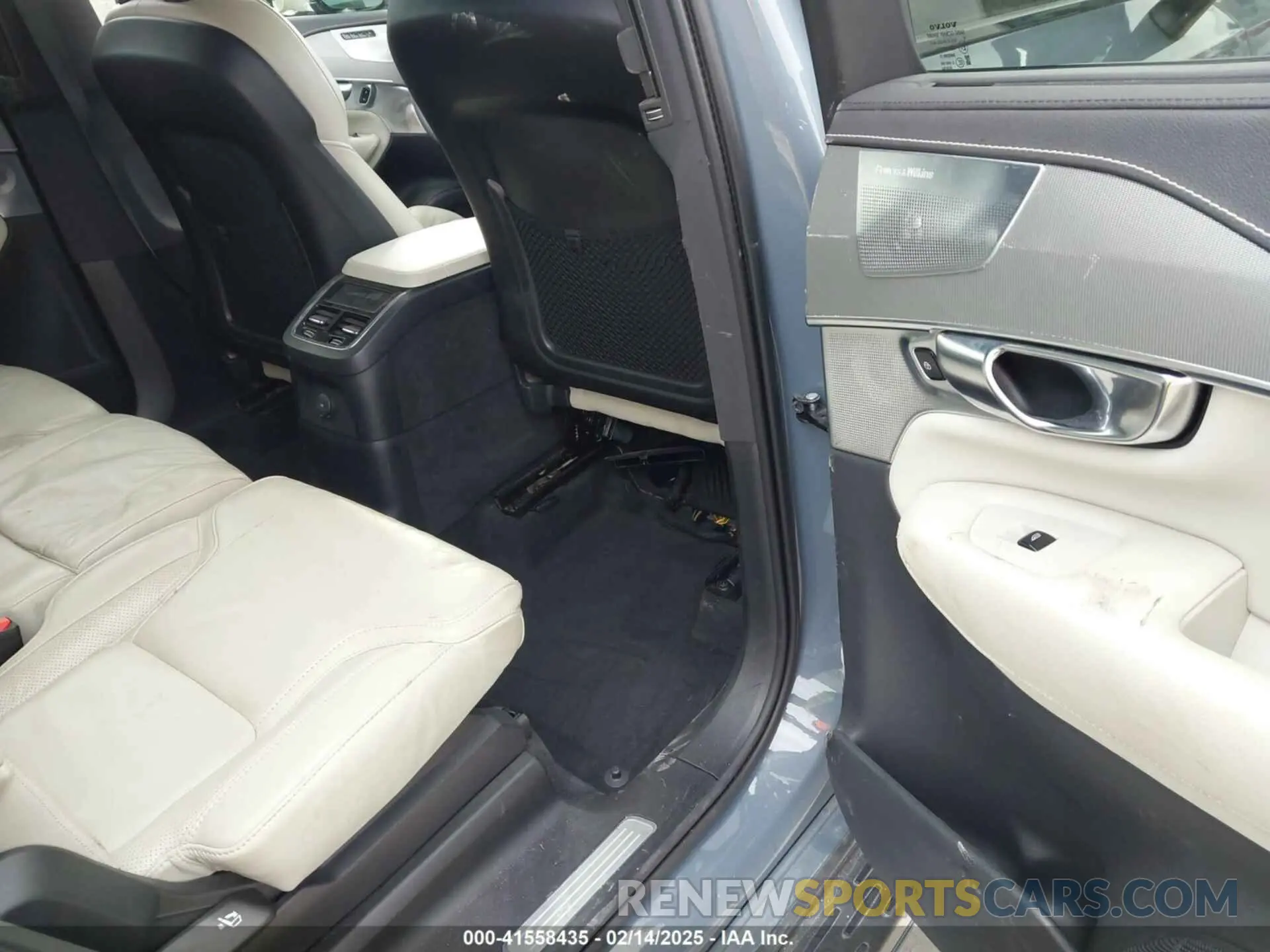 8 fotografías del automóvil dañado YV4BR0CM8N1816644 VOLVO XC90 RECHARGE PLUG-IN HYBRID 2022