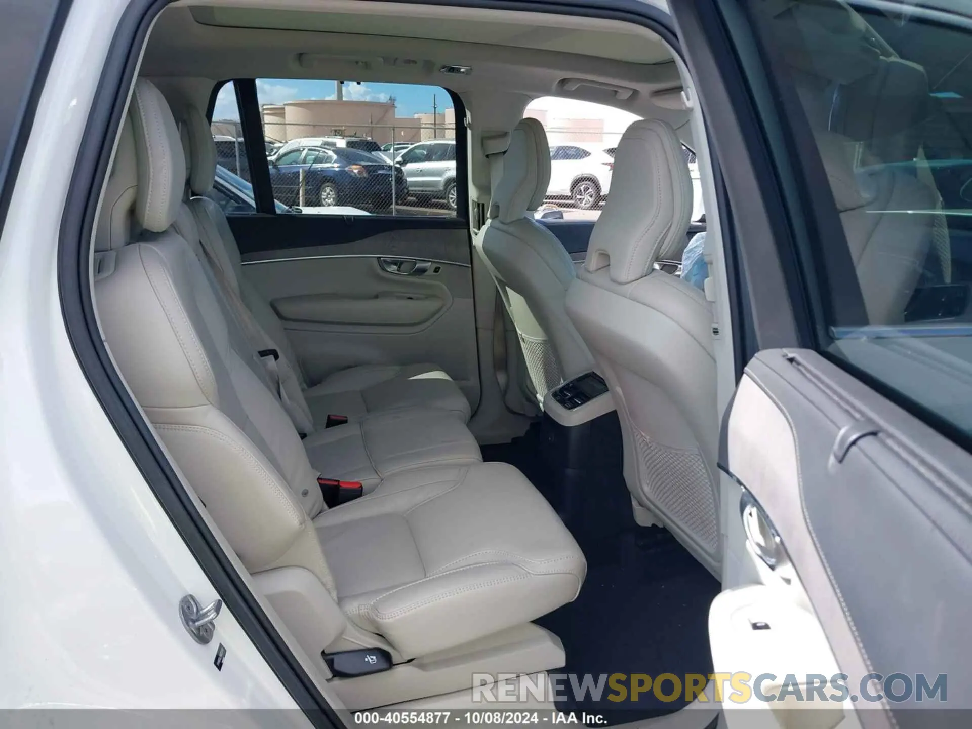 8 fotografías del automóvil dañado YV4H60CL7N1825300 VOLVO XC90 RECHARGE PLUG-IN HYBRID 2022