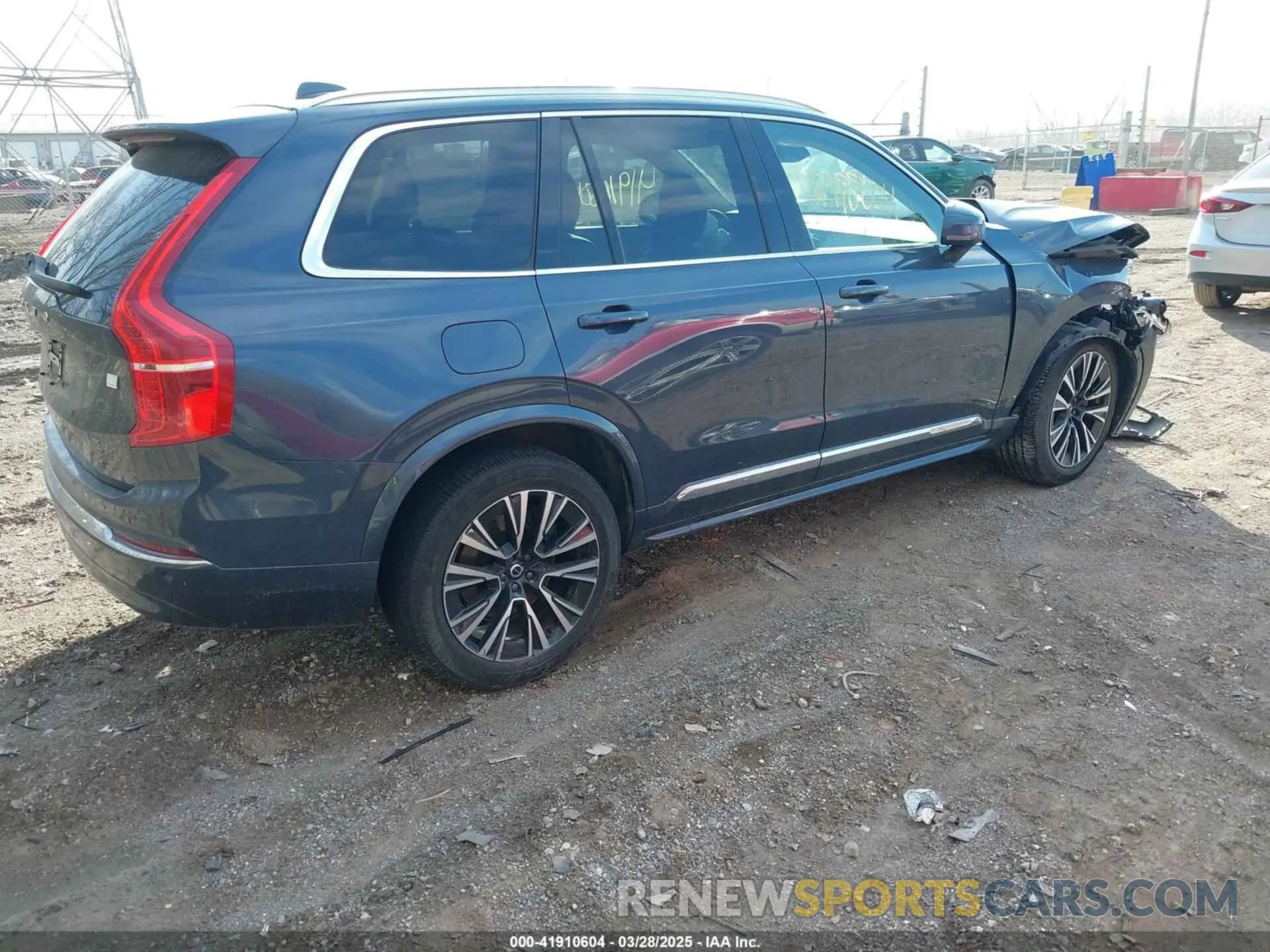 4 fotografías del automóvil dañado YV4H60CK5P1978784 VOLVO XC90 RECHARGE PLUG-IN HYBRID 2023