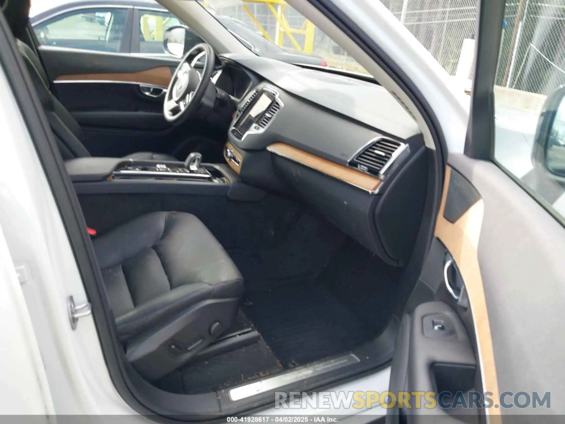 5 fotografías del automóvil dañado YV4H60CW7P1925202 VOLVO XC90 RECHARGE PLUG-IN HYBRID 2023